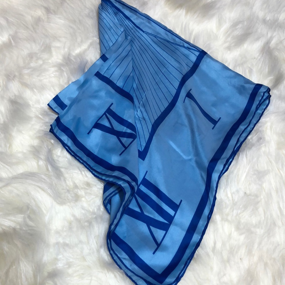 Blue scarf